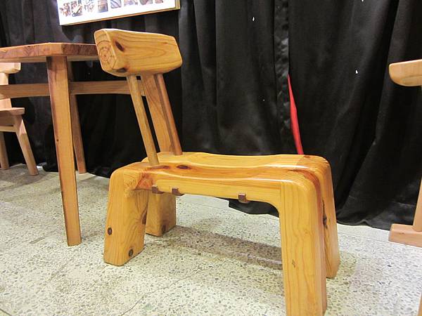 IMG_4307搖搖馬為靈感的椅子.JPG IMG_4307搖搖馬為靈感的椅子.JPG