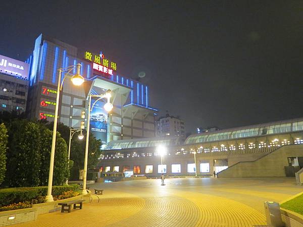 國賓影城(微風廣場), 捷運忠孝復興站, 台北市松山區 國賓影城(微風廣場), 捷運忠孝復興站, 台北市松山區