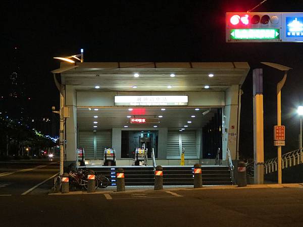 捷運前鎮高中站, 高雄市前鎮區 捷運前鎮高中站, 高雄市前鎮區