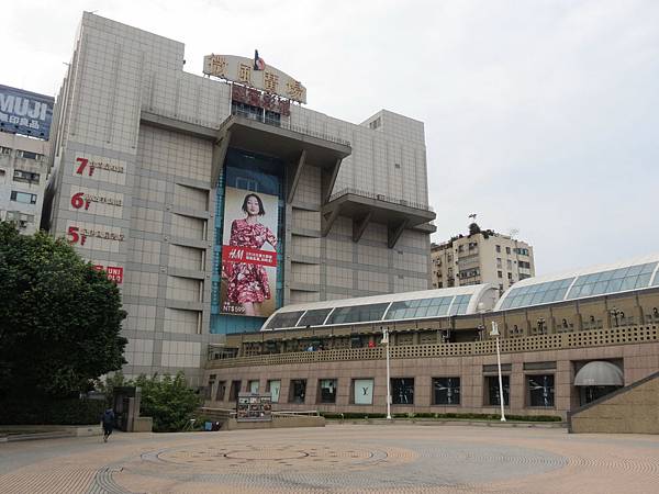 國賓影城(微風廣場), 捷運忠孝復興站, 台北市松山區 國賓影城(微風廣場), 捷運忠孝復興站, 台北市松山區