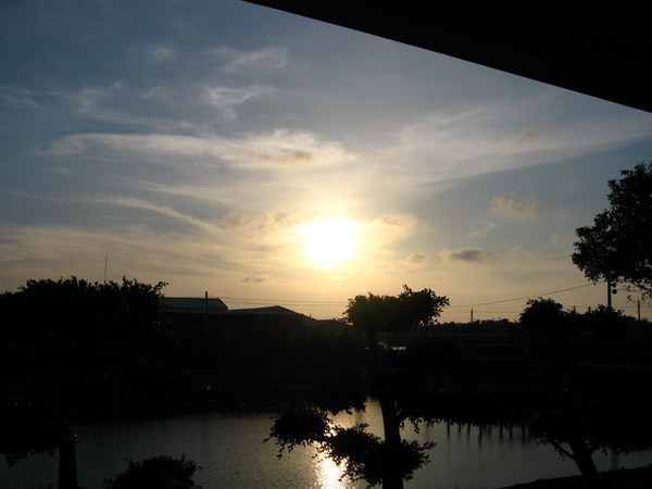 別墅外的夕陽 別墅外的夕陽