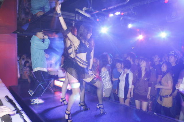 1044702132.jpg 1044702132.jpg