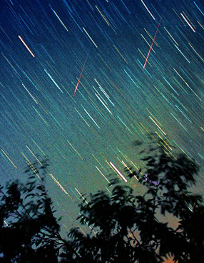 英仙座流星雨 英仙座流星雨