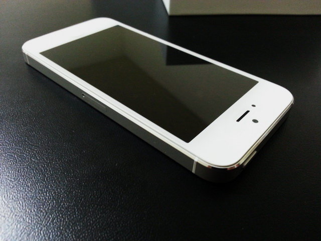 [開箱]iPhone 5白色+跟Hallmark保護卡=最佳禮物組合