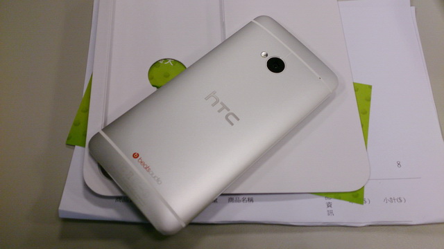 歡樂星期五 新HTC One 到貨開箱 (圖多)