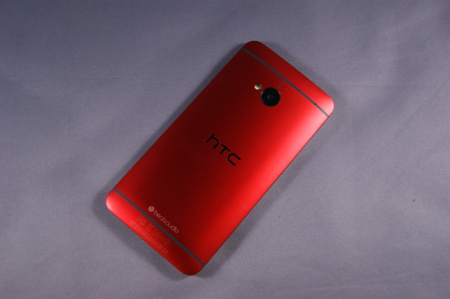 我最搶眼 新HTC One 魅力紅開箱+包膜分享