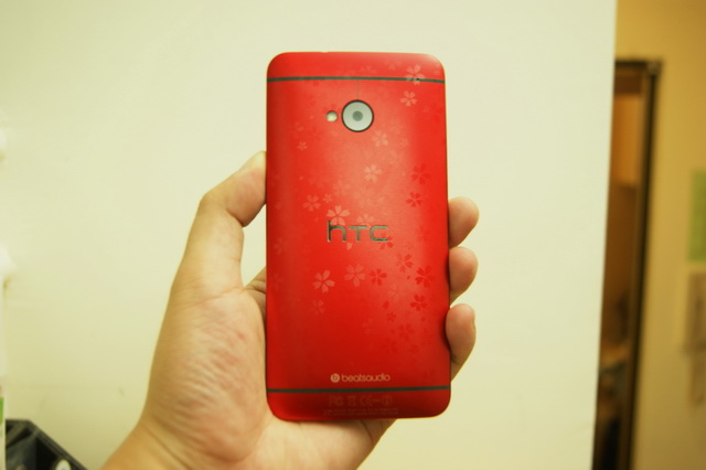 我最搶眼 新HTC One 魅力紅開箱+包膜分享