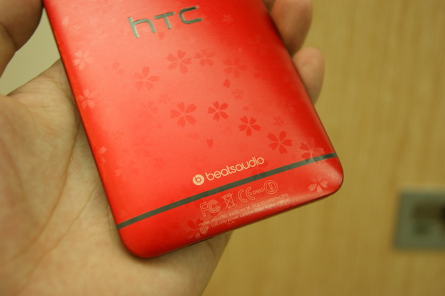 我最搶眼 新HTC One 魅力紅開箱+包膜分享