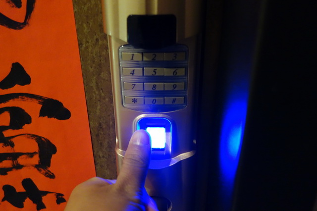 鑰匙再見 E&D指紋密碼電子鎖鋼鐵人 開箱