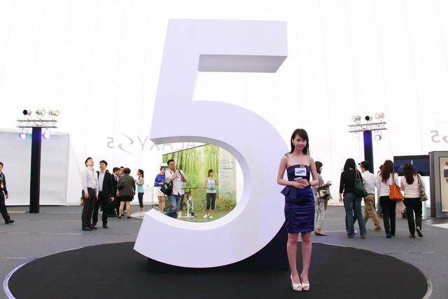 GALAXY S5現身花博公園 預購正式開跑