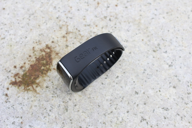 時尚輕巧 Gear Fit 健康穿戴式行動智慧裝置 開箱