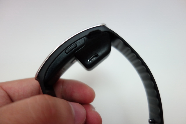 時尚輕巧 Gear Fit 健康穿戴式行動智慧裝置 開箱