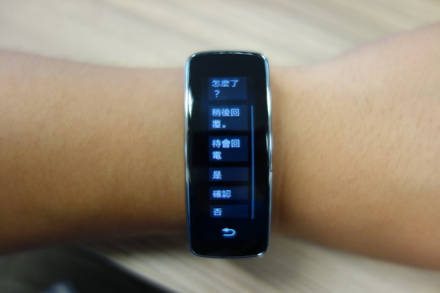 時尚輕巧 Gear Fit 健康穿戴式行動智慧裝置 開箱 時尚輕巧 Gear Fit 健康穿戴式行動智慧裝置 開箱