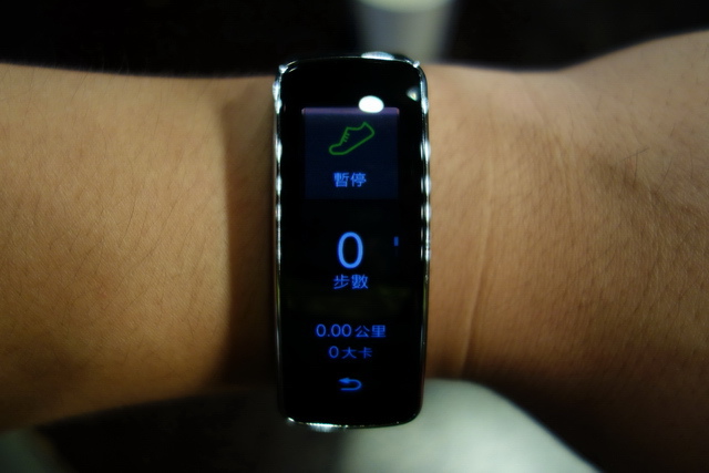 時尚輕巧 Gear Fit 健康穿戴式行動智慧裝置 開箱 時尚輕巧 Gear Fit 健康穿戴式行動智慧裝置 開箱