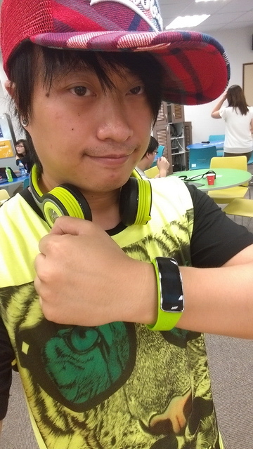 時尚輕巧 Gear Fit 健康穿戴式行動智慧裝置 開箱