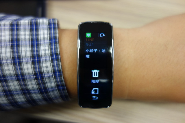 時尚輕巧 Gear Fit 健康穿戴式行動智慧裝置 開箱 時尚輕巧 Gear Fit 健康穿戴式行動智慧裝置 開箱