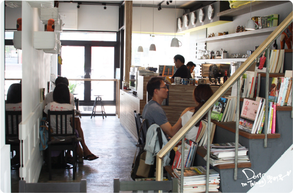 2014-06-21AWAY003-店內02.jpg 2014-06-21AWAY003-店內02.jpg