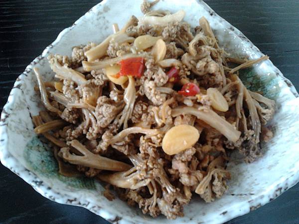 肉末炒花椰菜乾1