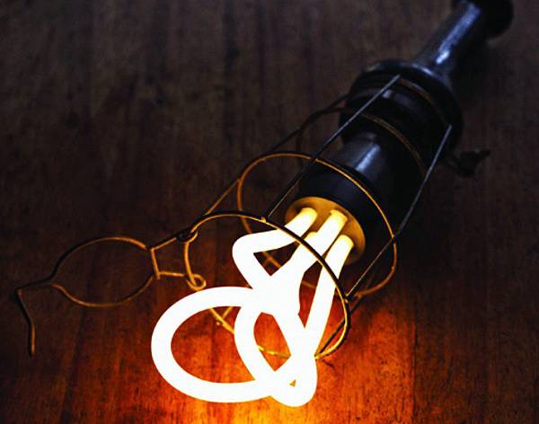 plumen-on-wood2-01-1024x804