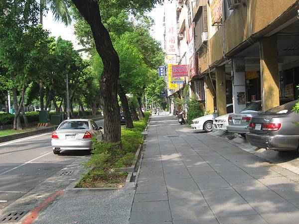 06.四維路筆直的腳踏車專用道.JPG 06.四維路筆直的腳踏車專用道.JPG