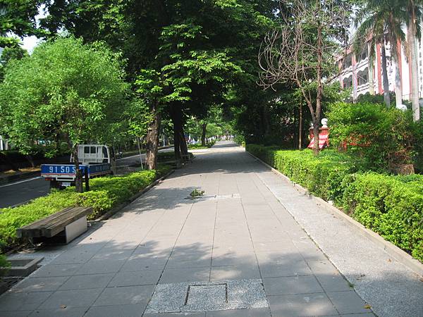 07.苓雅國中前的腳踏車專用道.JPG 07.苓雅國中前的腳踏車專用道.JPG