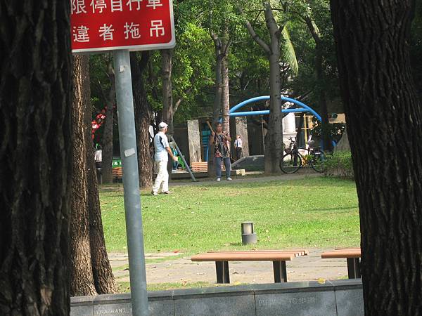 15.公園內做運動的長者.JPG 15.公園內做運動的長者.JPG