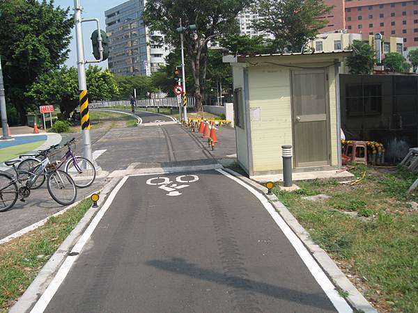 36.守柵員小屋改裝成小倉庫.JPG 36.守柵員小屋改裝成小倉庫.JPG