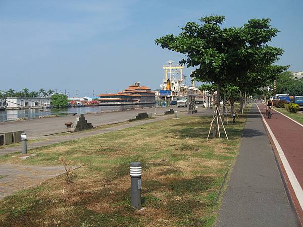 56.自習車步道一隅2.JPG 56.自習車步道一隅2.JPG