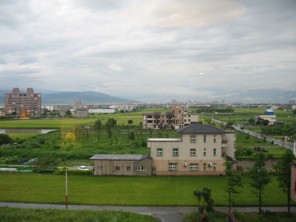 由飯店窗外遠眺蘭陽平原.JPG 由飯店窗外遠眺蘭陽平原.JPG