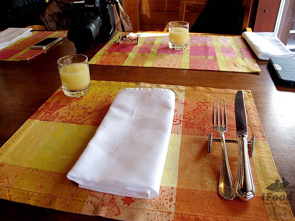 00_3_Table Setting.JPG 00_3_Table Setting.JPG