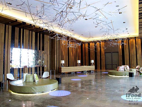 00_W Hotel Lobby-1.JPG