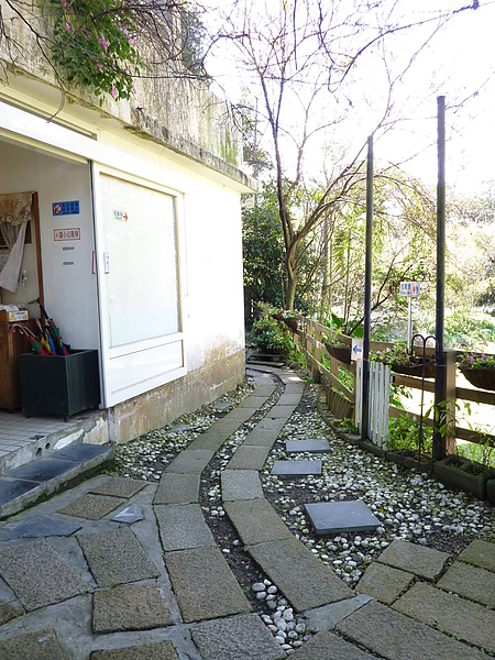 P1060987往廁所的通道,不利輪椅朋友行走.JPG P1060987往廁所的通道,不利輪椅朋友行走.JPG