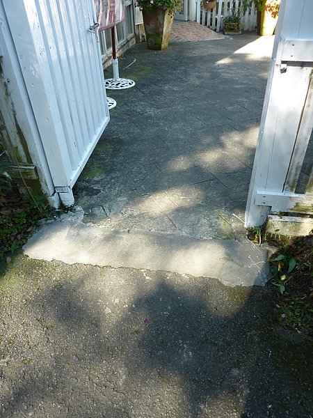 P1060502雖然不是很平的坡道,但是進出不會巔簸.JPG P1060502雖然不是很平的坡道,但是進出不會巔簸.JPG