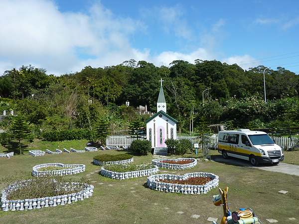 P1060598場景區一角，有教堂和愛心.JPG