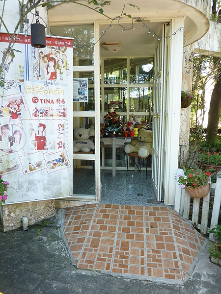 P1060506點餐區與等待區的入口,也是有坡道喔.JPG P1060506點餐區與等待區的入口,也是有坡道喔.JPG