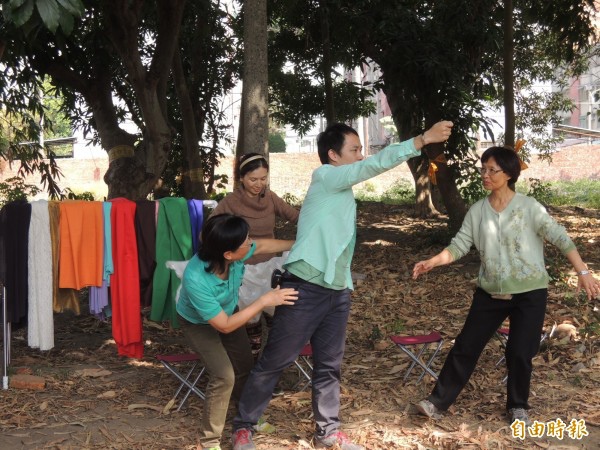 行動劇表演.jpg 行動劇表演.jpg