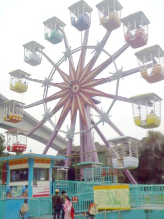 兒童樂園摩天輪.jpg 兒童樂園摩天輪.jpg