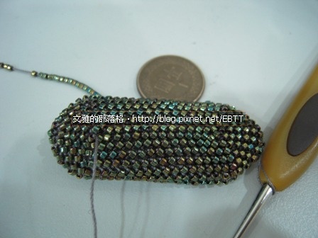 約3個壹元銅板的那麼小. 約3個壹元銅板的那麼小.