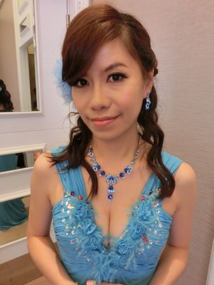 編髮公主頭大捲髮放下來半盤半放線條感浪漫氣質高雅溫柔感好媳婦敬酒送客造型斜瀏海 (3).jpg