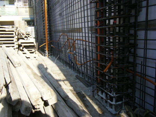 11.25一樓牆壁配管-客廳2