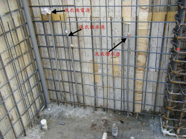 11.25一樓牆壁配管-洗衣區