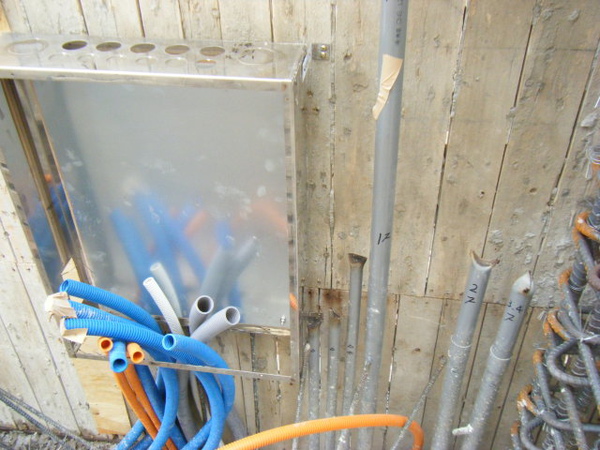 11.25一樓牆壁配管-開關箱1