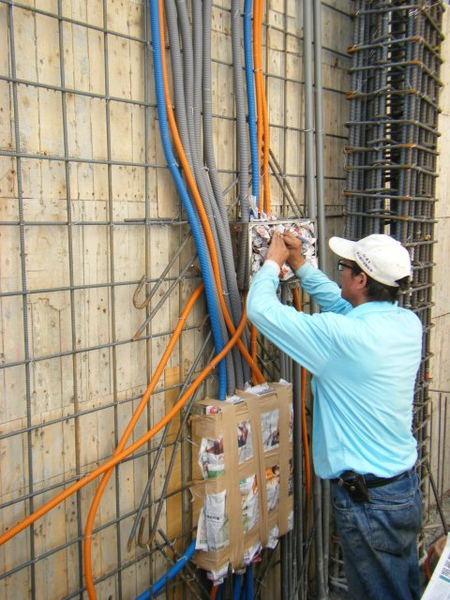 11.25一樓牆壁配管-開關箱2