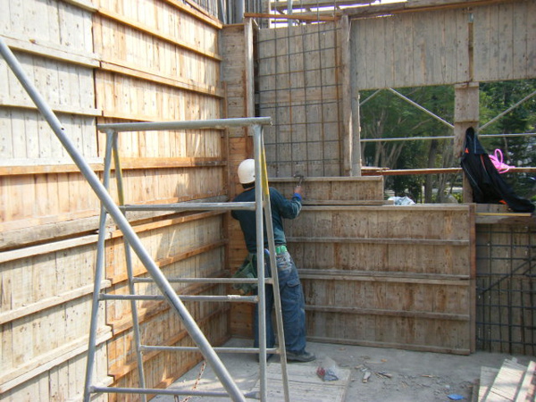 091221-二樓牆柱封內模12