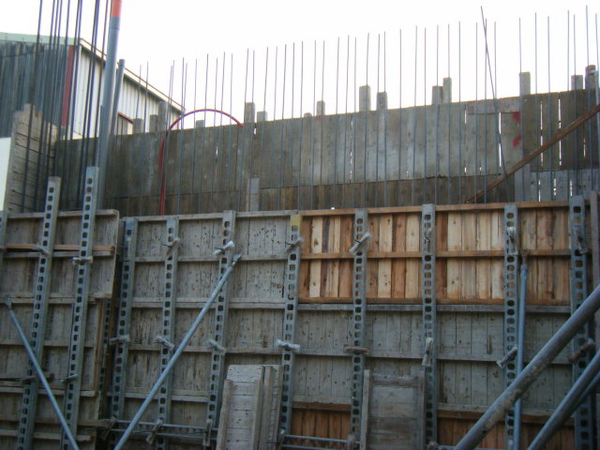 091221-二樓牆柱封內模14