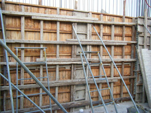 091221-二樓牆柱封內模15