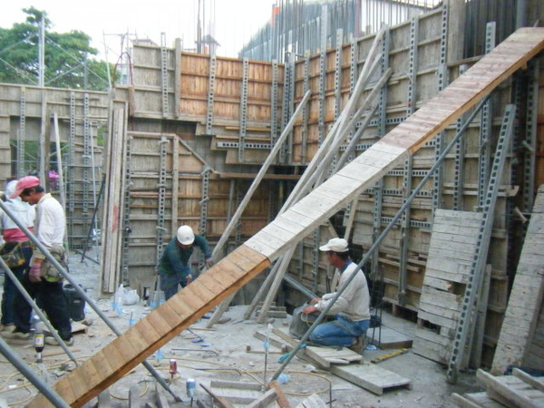 091221-二樓牆柱封內模16