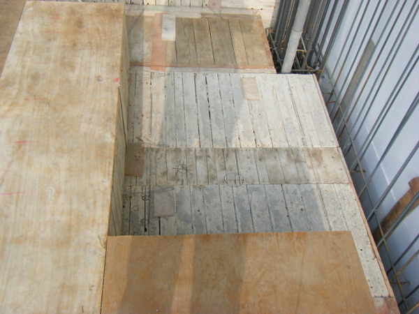 091227-二樓單面模斜支撐及水電放樣02