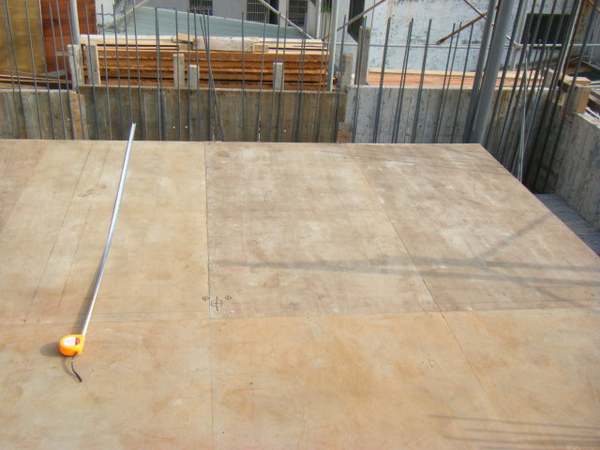 091227-二樓單面模斜支撐及水電放樣03