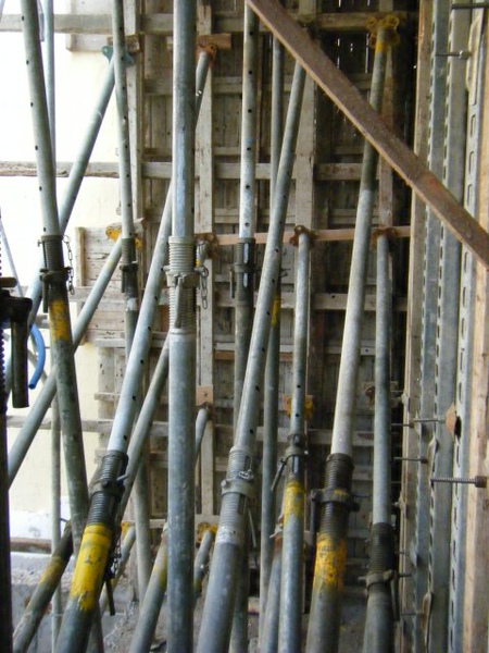 091227-二樓單面模斜支撐及水電放樣05